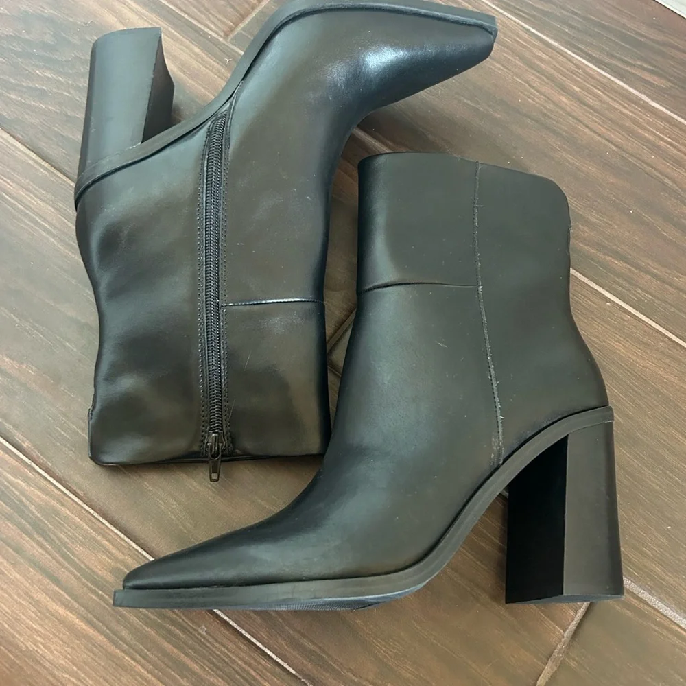 NEW‎ Steve Madden Silvee Black Leather Snip Toe Block Heel Side Zip Boots 9.5